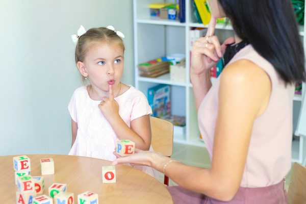 Speech,Therapist,Teaches,The,Girl,To,Say,The,Letter